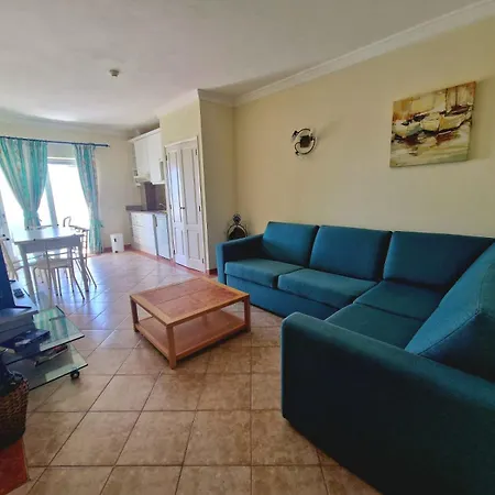 Oura Sunset Lägenhet *