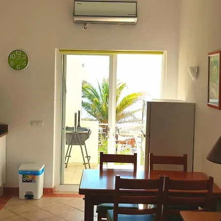 Oura Sunset Αλμπουφέιρα