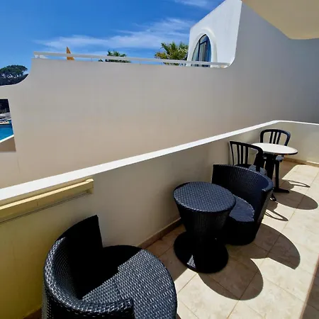 Oura Sunset Αλμπουφέιρα